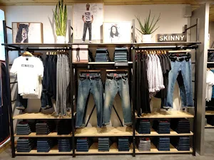 Levi's - Cover photo