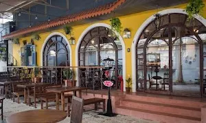 1 BHK - Brew House Kitchen - Logo