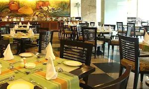 24/7 Restaurant - The Lalit - Logo