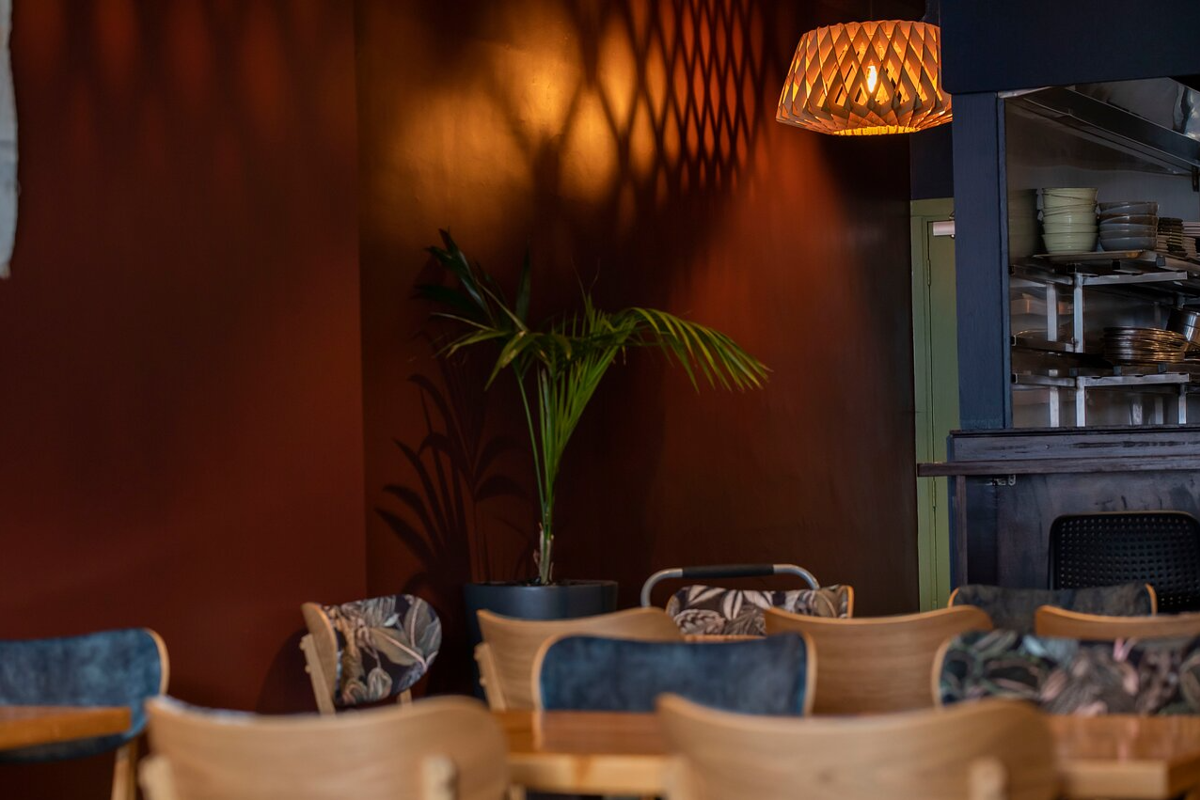 50-50 restaurant - Logo