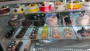6 Muffiins The Cake Shop - Cover photo