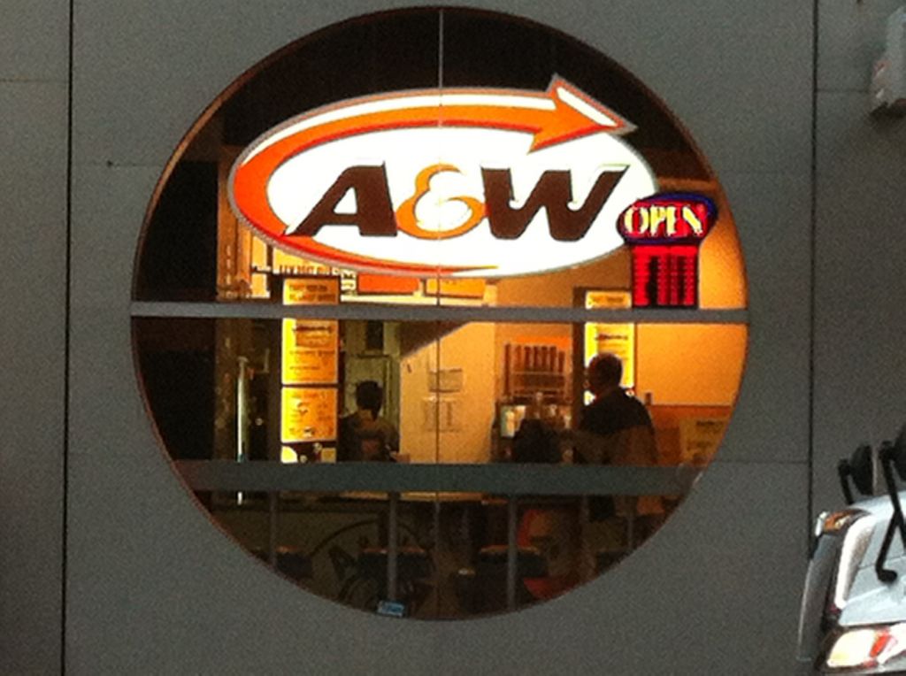 A&a;W - Logo