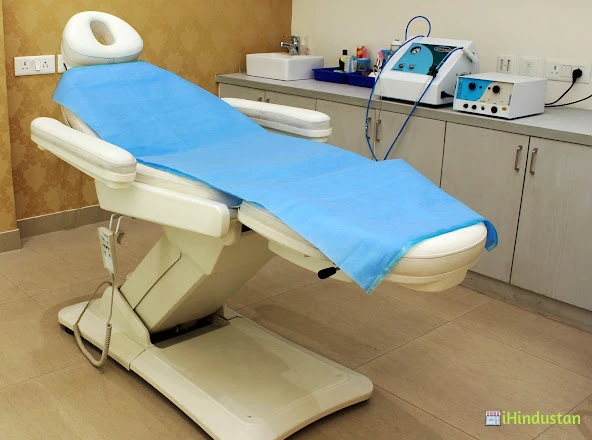AK Clinics Hair Transplant Delhi - Logo