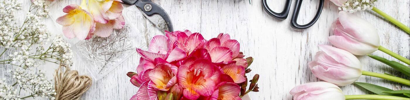 Alchester Village Florists & Gifts - Logo