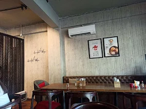 Ali's Cafe And Pizzeria - Logo