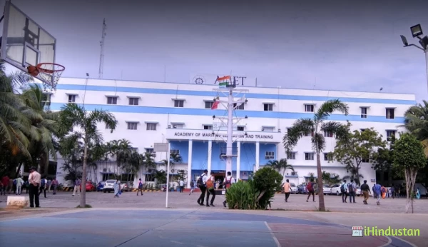 Amet University - Logo