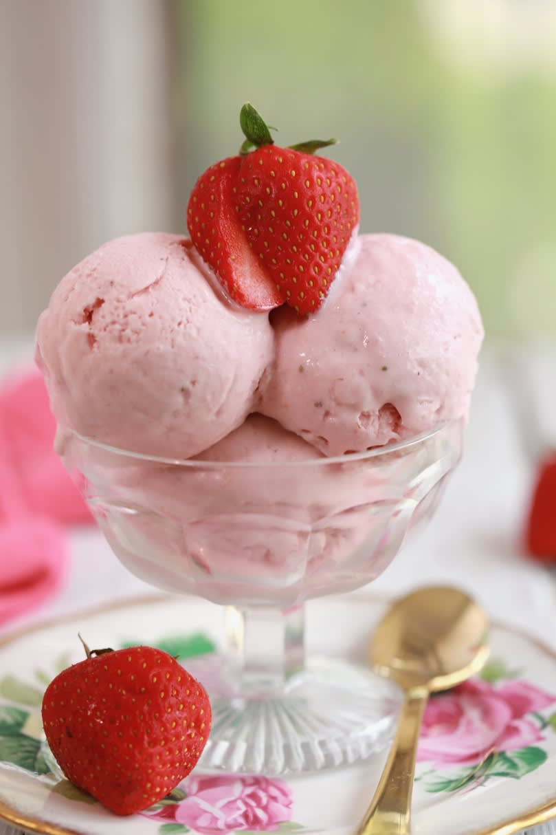 Amul Ice Cream Parlour - Logo