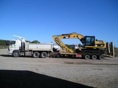 Anything Earthmoving - Logo
