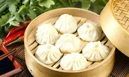 Arjun Momos - Logo