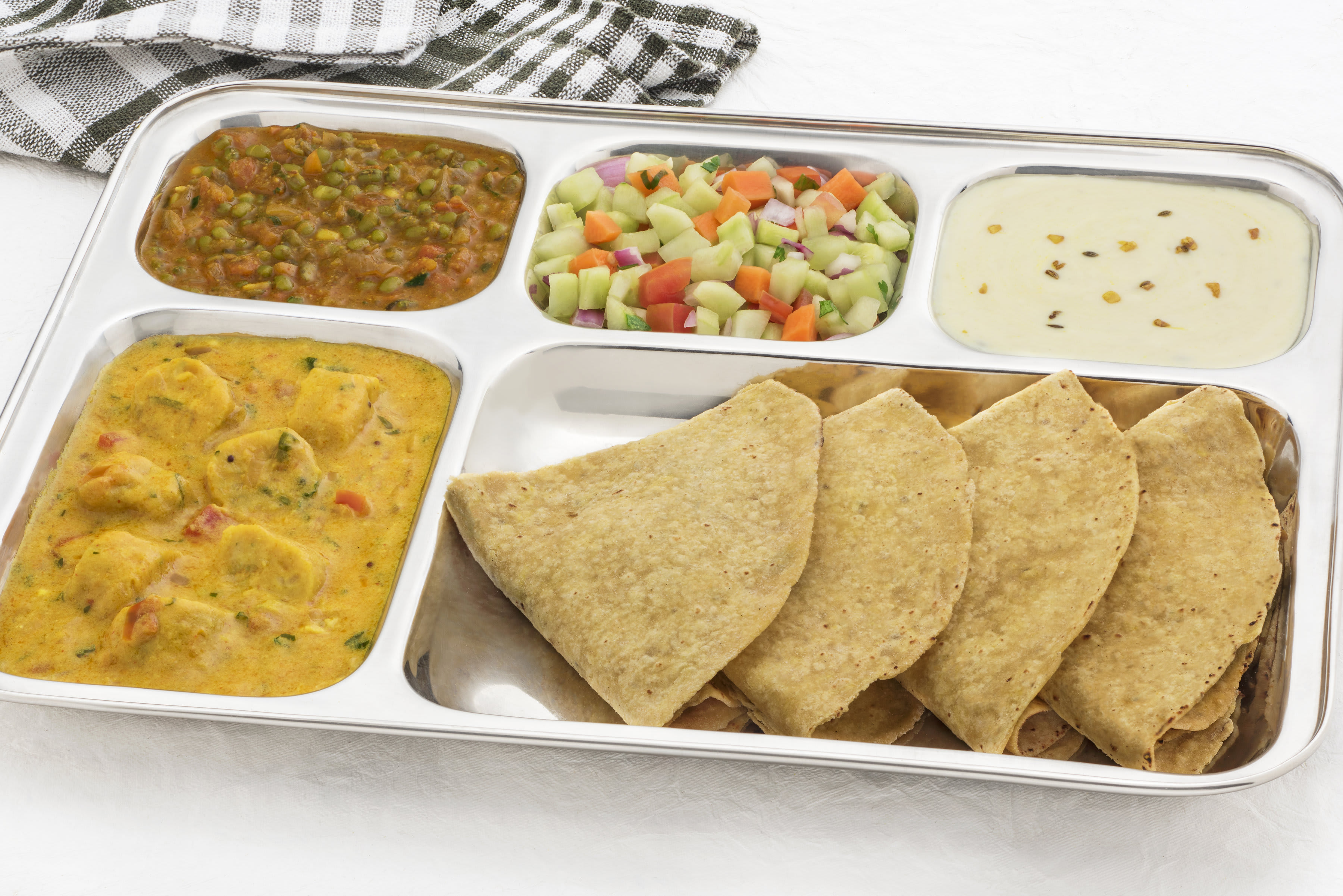 AROHI'S KITCHEN AND TIFFIN SERV\r\nICES - Logo
