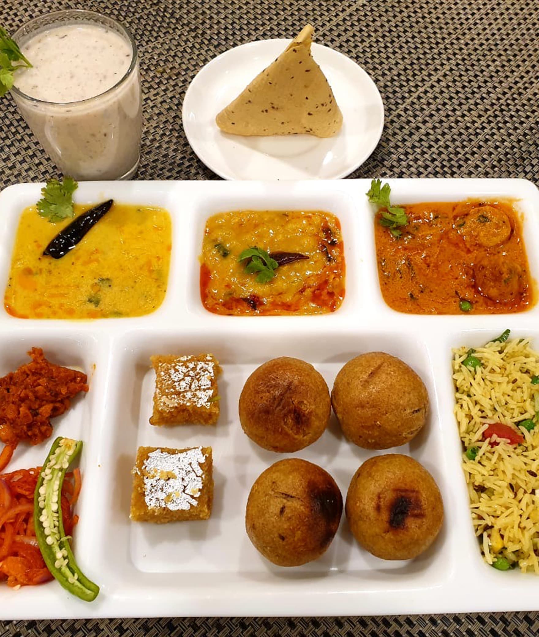 Aroma-Hotel Shri Kalyan - Logo