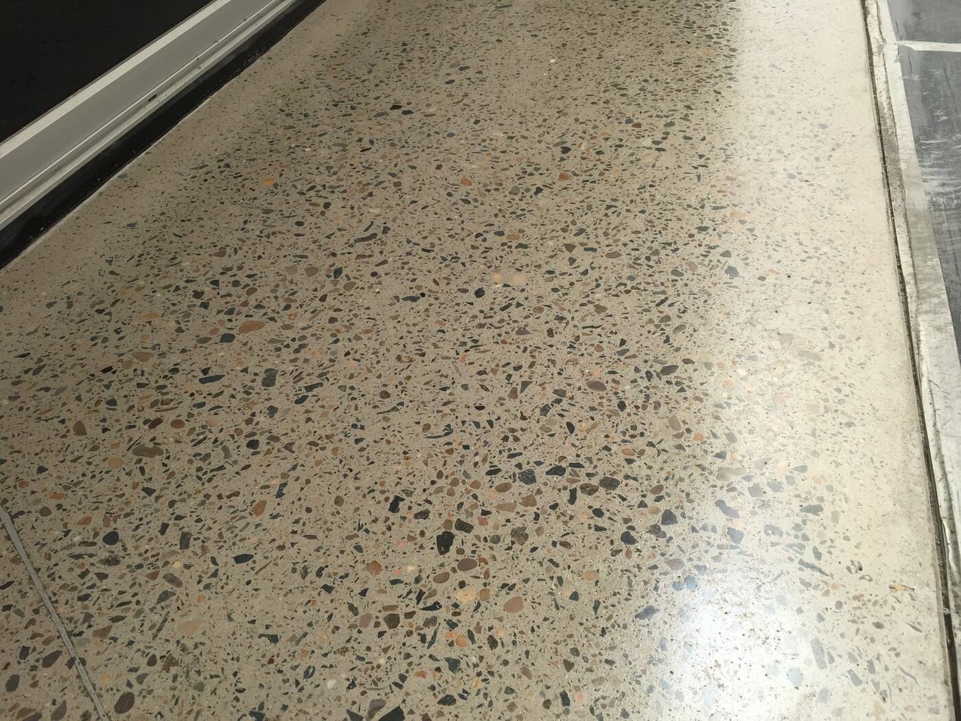Arty's Flooring - Logo