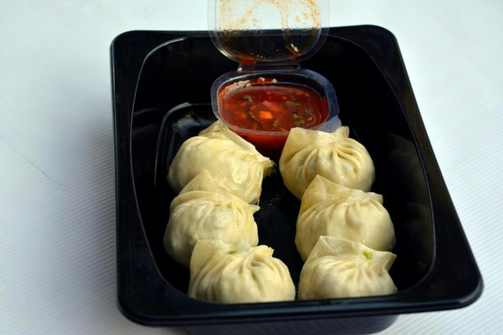 Aunty Momos - Logo