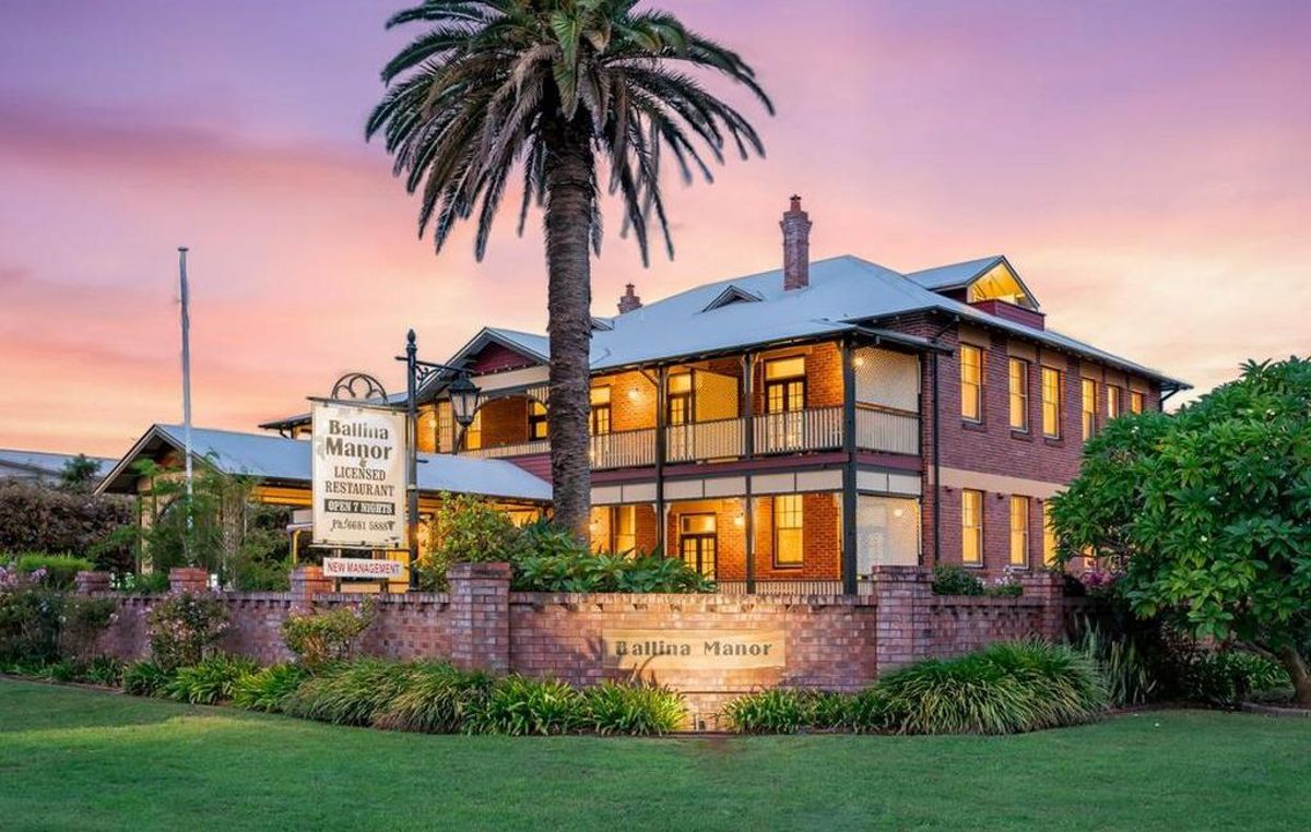 Ballina Manor - Logo