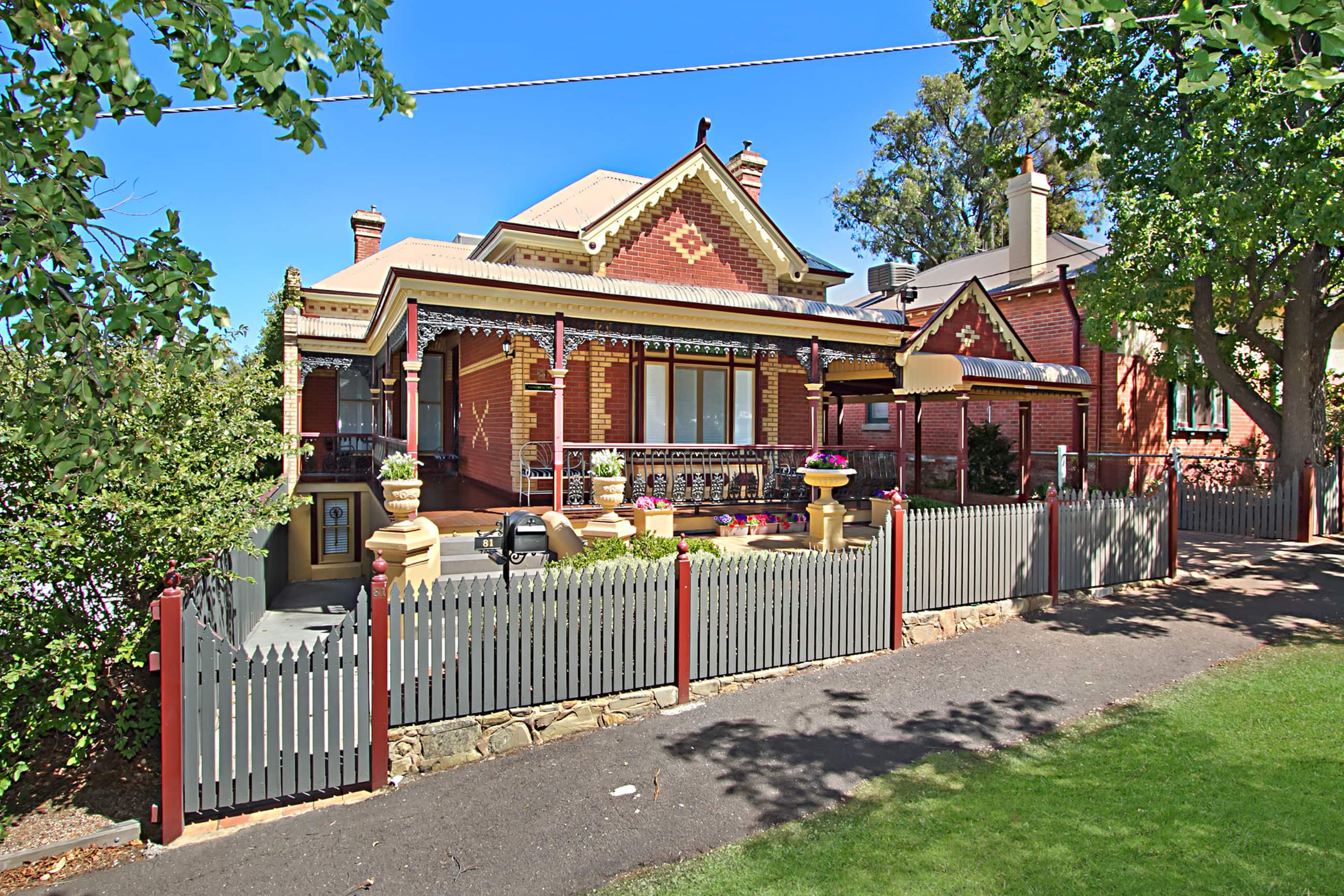 Barry Plant Bendigo - Logo