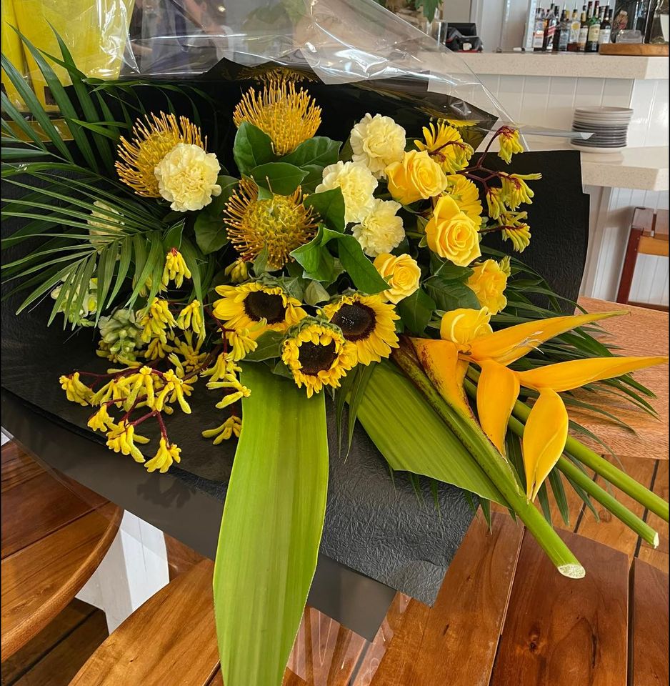 Bay Flowers and Gifts - Logo