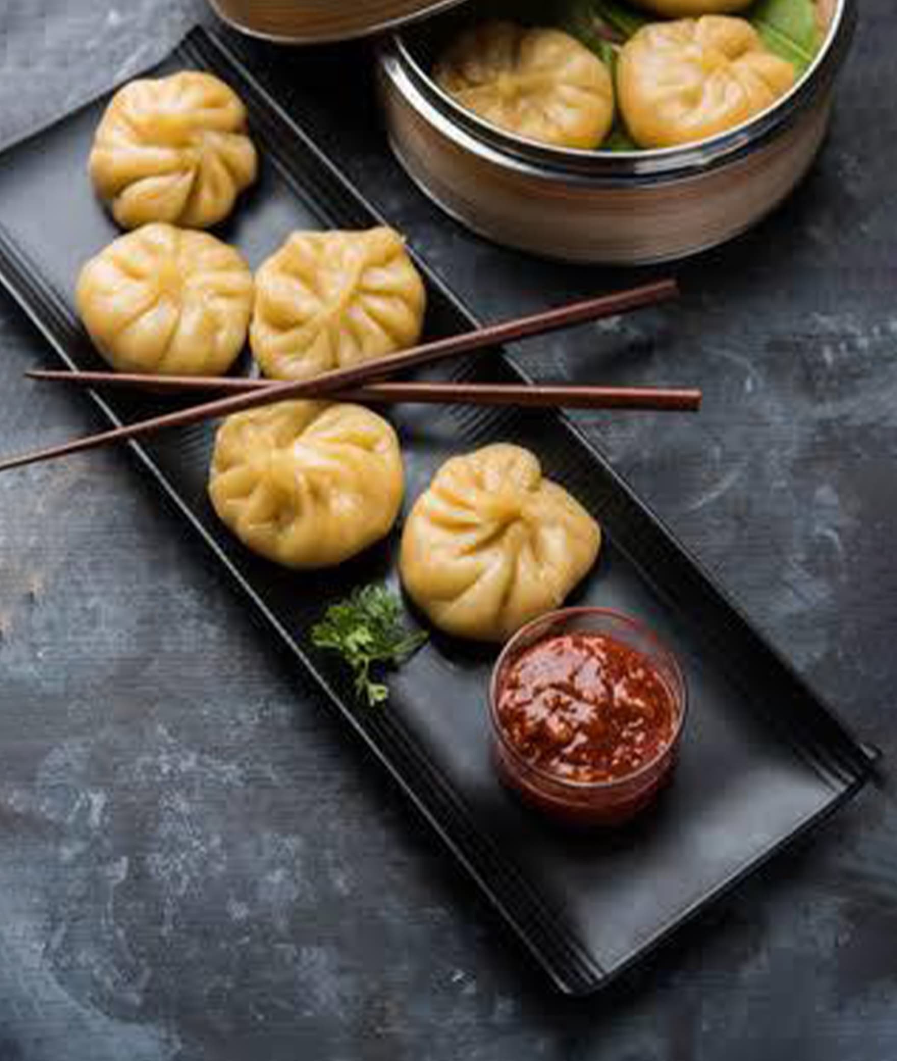 Be 33 Momos - Logo
