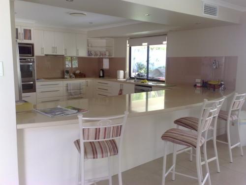 Bebes Lifestyle Kitchens & Cabinets - Logo