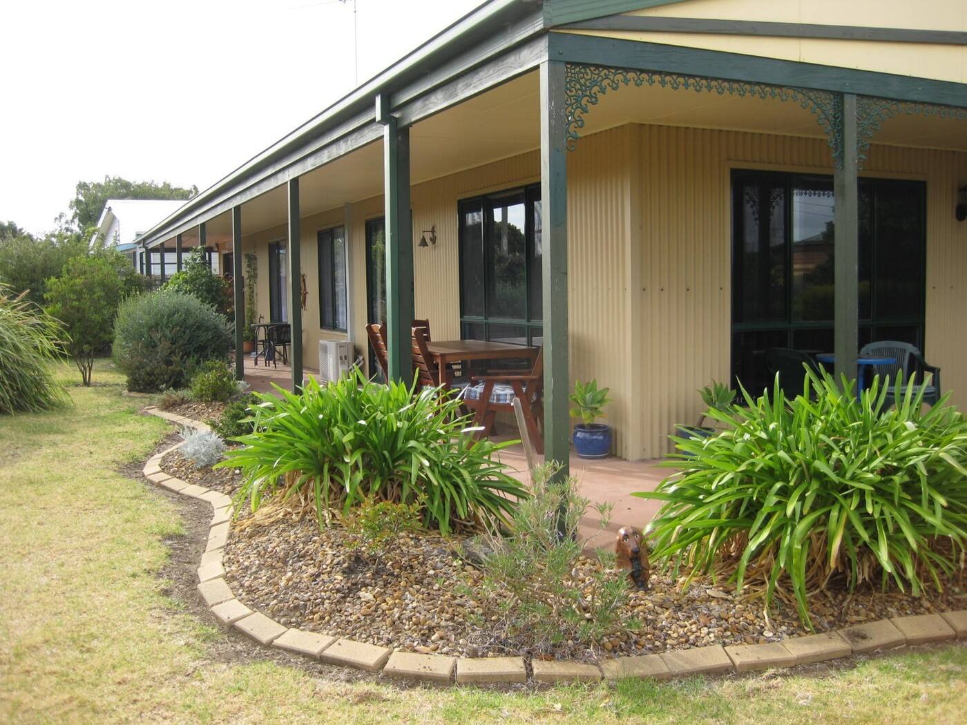 Bells By The Beach Holiday House - Logo