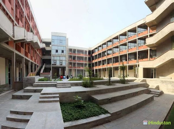 Birmingham College - Logo