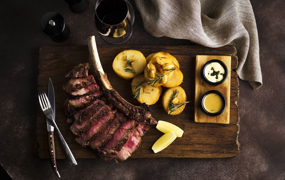 Black Hide Steakhouse - Logo