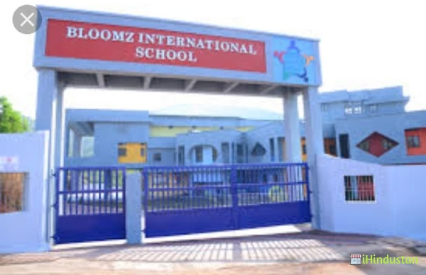 Bloomz International School - Logo
