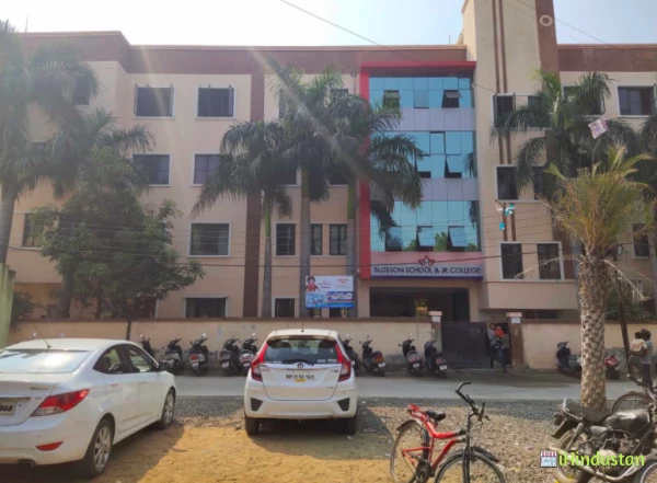 BLOSSOM SCHOOL & JR. COLLEGE NAGUR - Logo