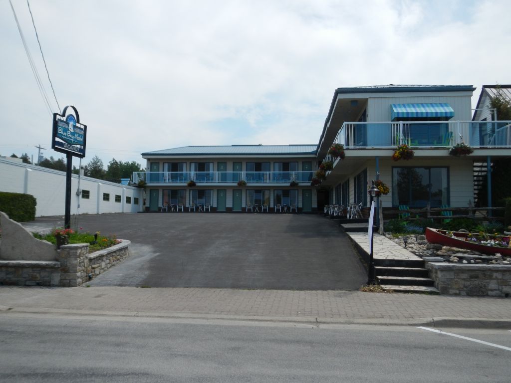 Blue Bay Motel - Logo