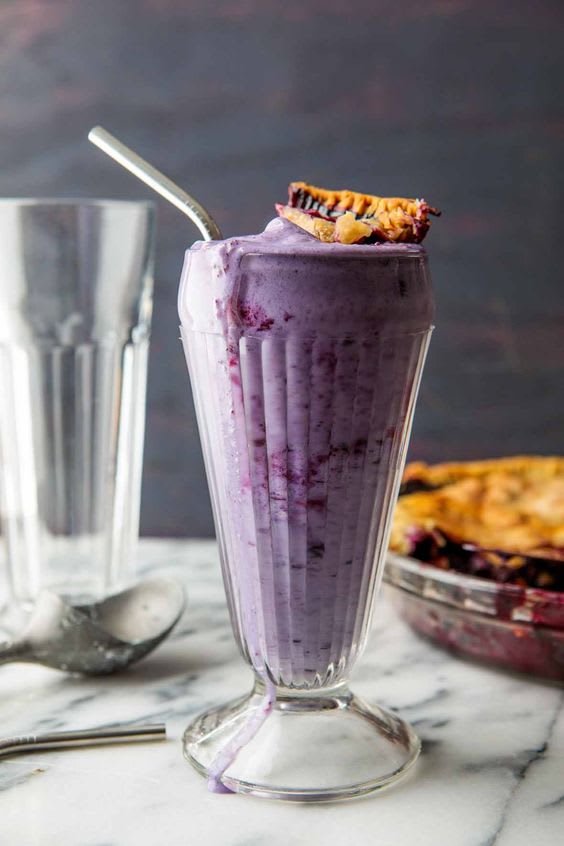 Blueberry Shakes n Bakes - Logo