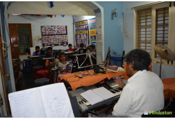 Blue Max Academy - Hoysala Nagar - Logo