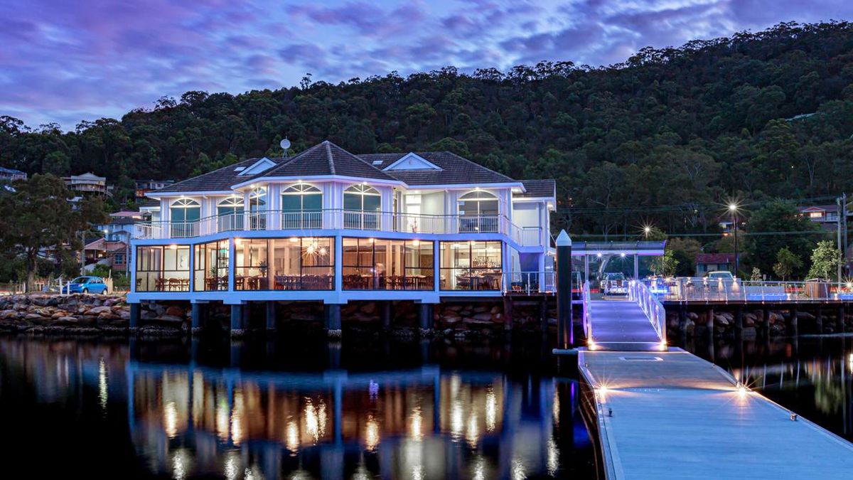 Boathouse Bar and Dining - Logo