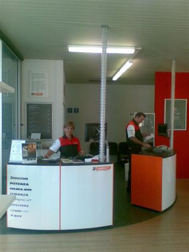 Bridgestone Tyre & Auto Garbutt - Logo