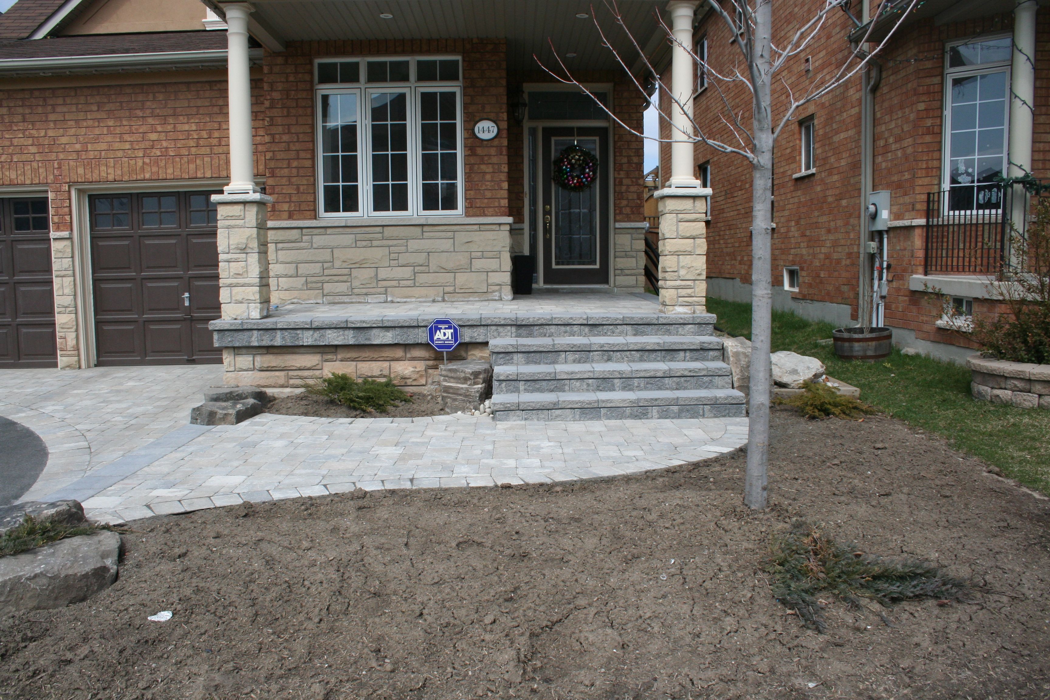 Briscott Landscaping &a; Maintenance - Logo