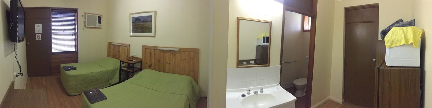 Brolga Hotel Motel - Logo