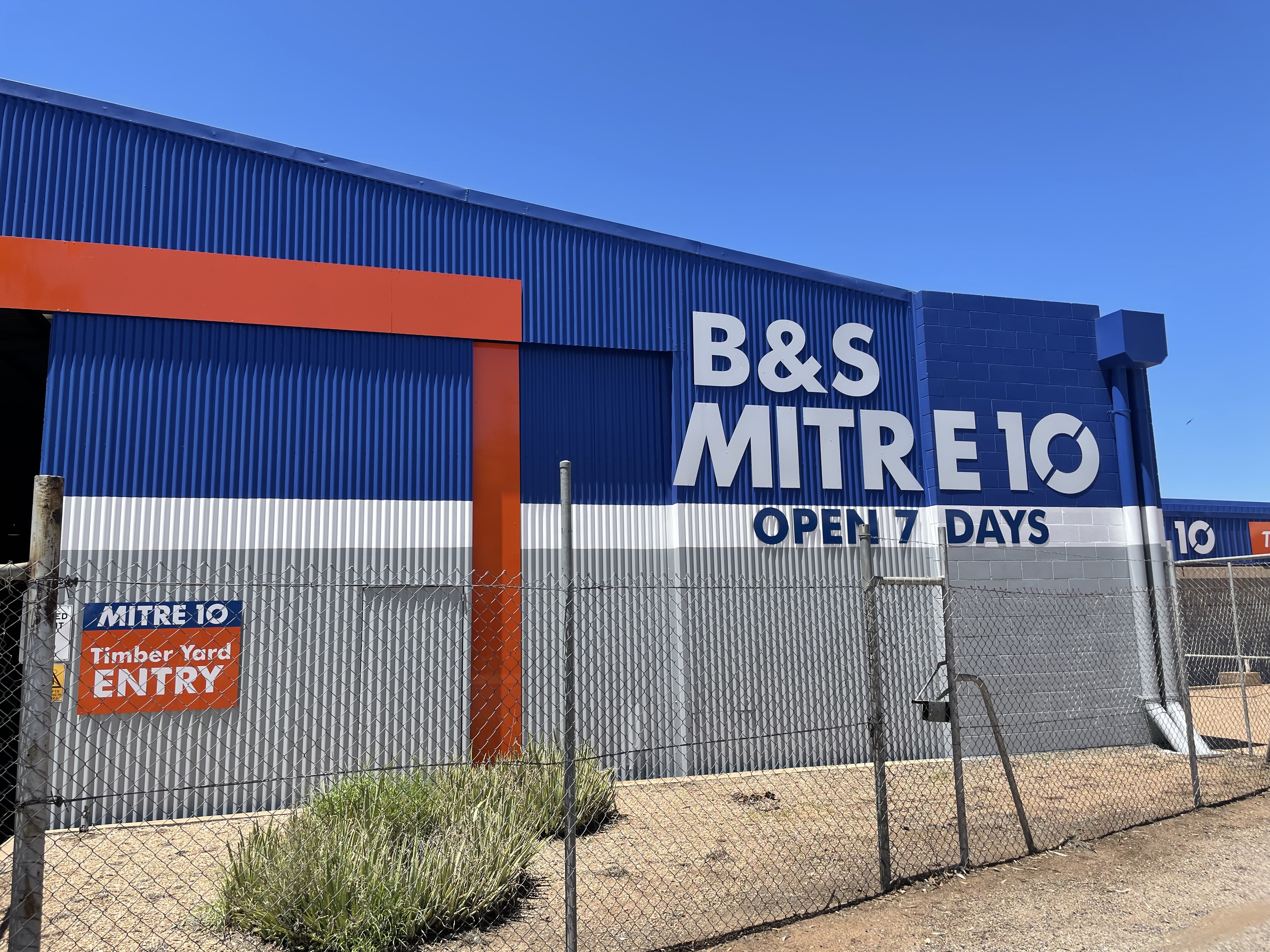 B & S Mitre 10 - Logo
