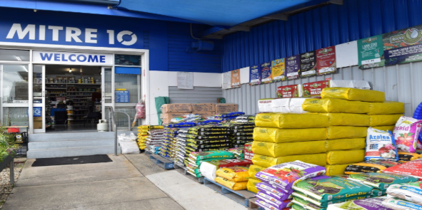 Byron Bay Mitre 10 - Logo