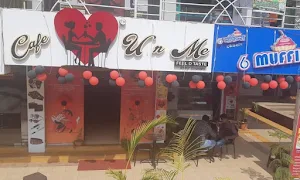 Cafe U n Me - Logo