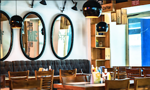 Cafe Me Diner - Logo