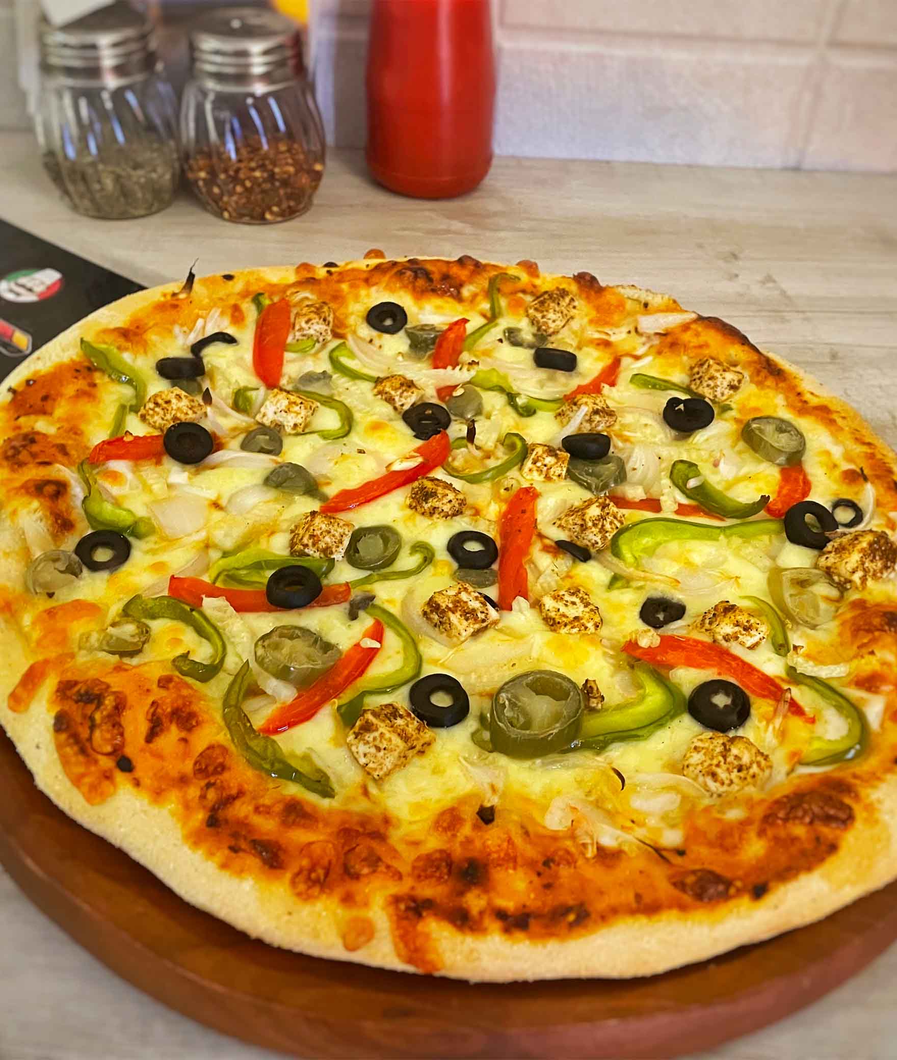 CafeTastic(Hungru Pizza Newtown) - Logo