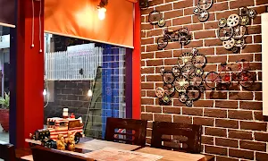 Cafe Wheelz Da Chakkar - Logo