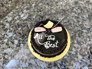 Cakes & More - Logo