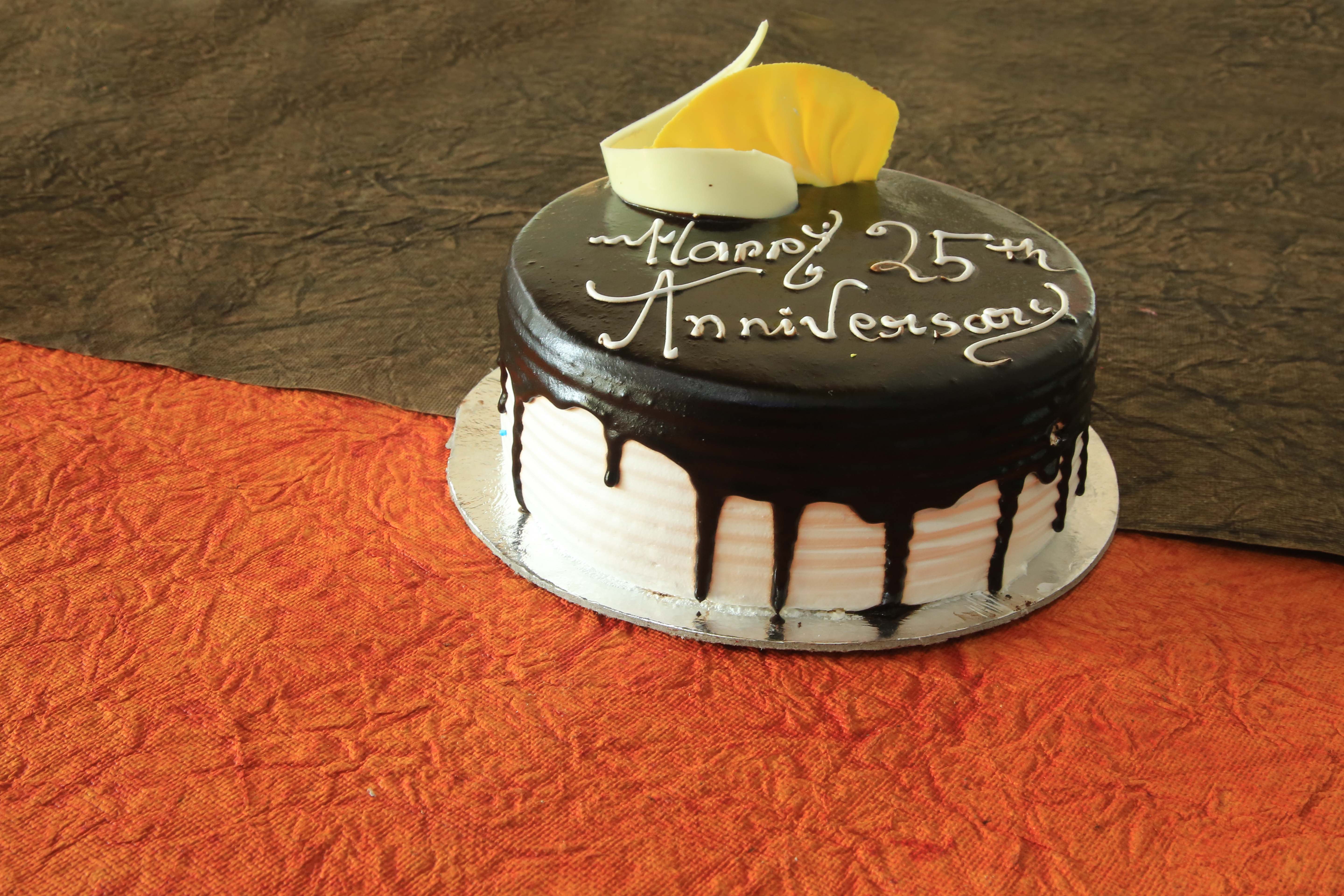 Cake Paradise - Logo