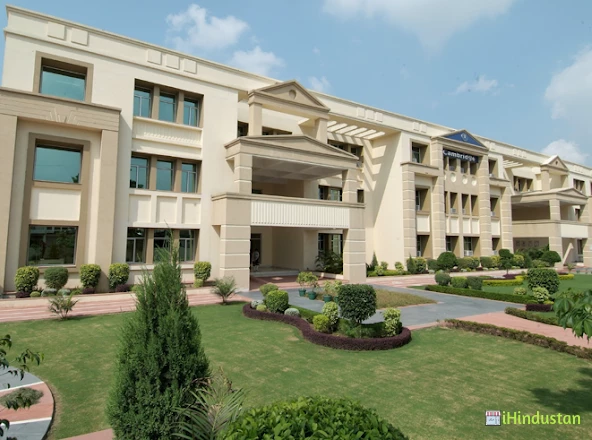 Cambridge International School For Girls - Logo