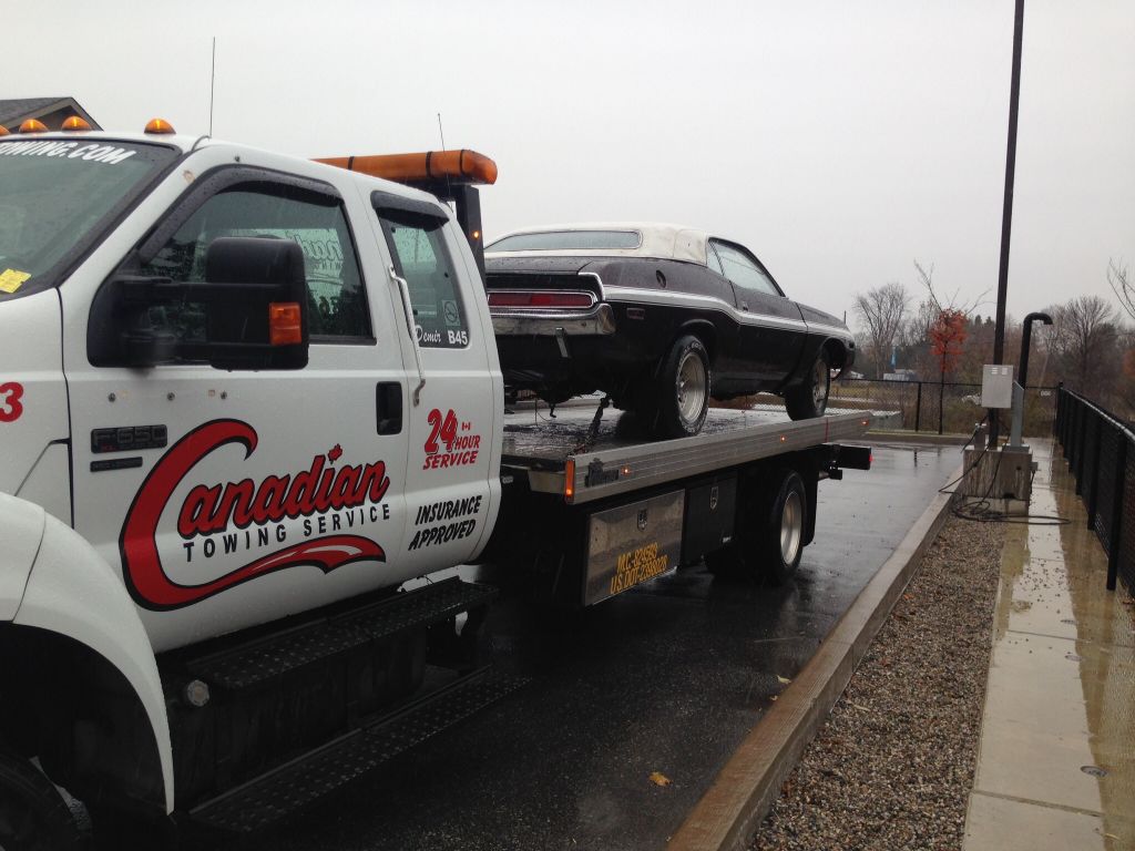 Canadian Towing - Logo