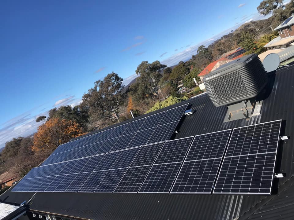 Canberra Solar Shine - Logo
