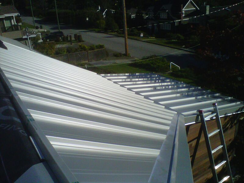 Canuck Roofing - Logo
