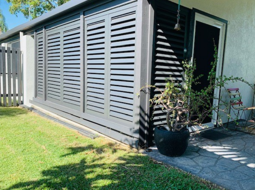 Capricorn Screens Awnings & Blinds - Logo
