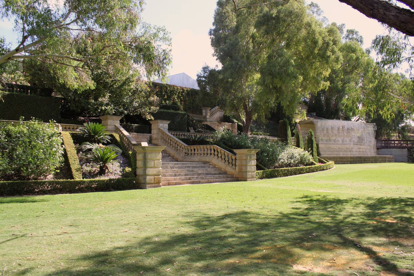 Caversham House - Logo
