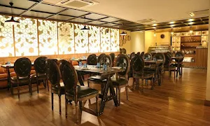 Central - The Lounge Cafe - Logo
