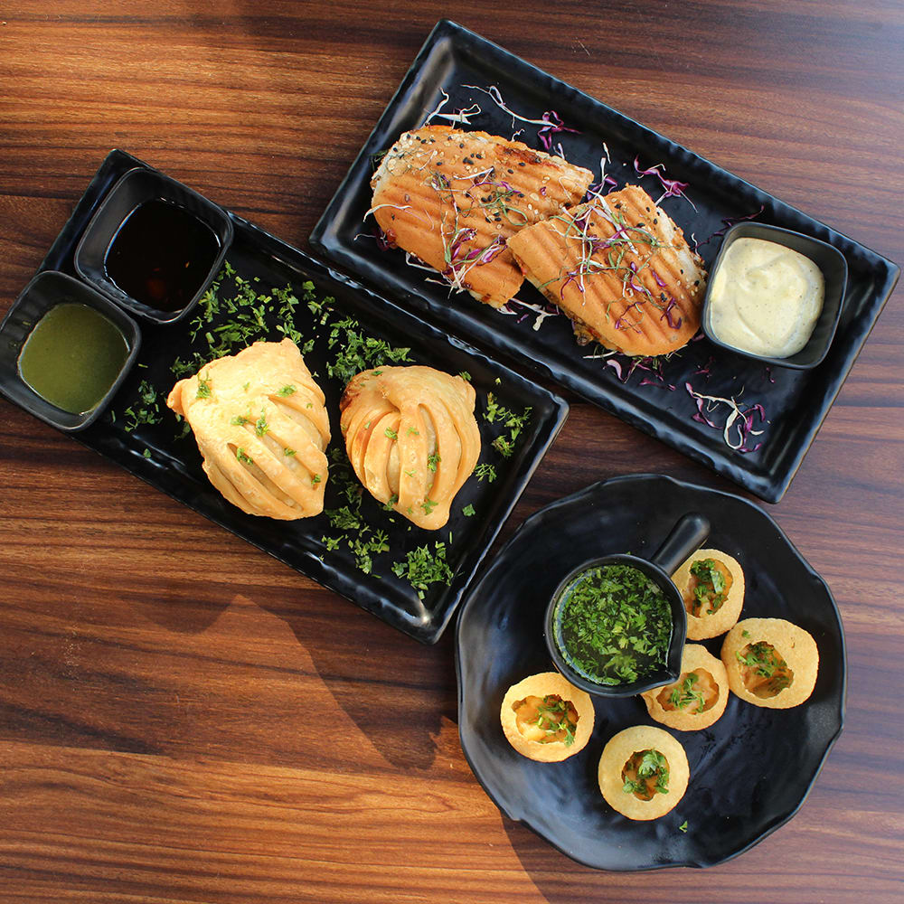 Chaats and Wraps - Logo